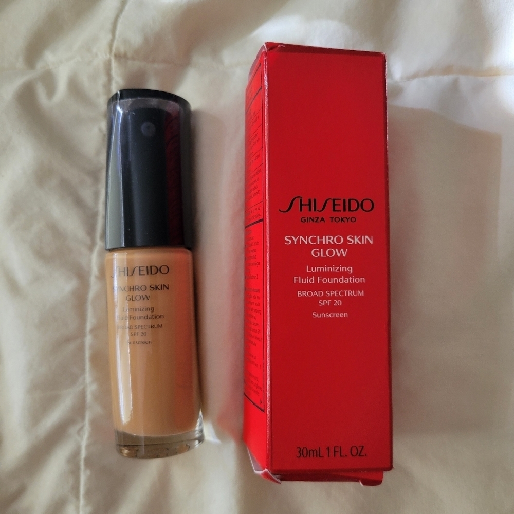 SHISEIDO // synchro skin glow luminizing fluid foundation in golden 5
